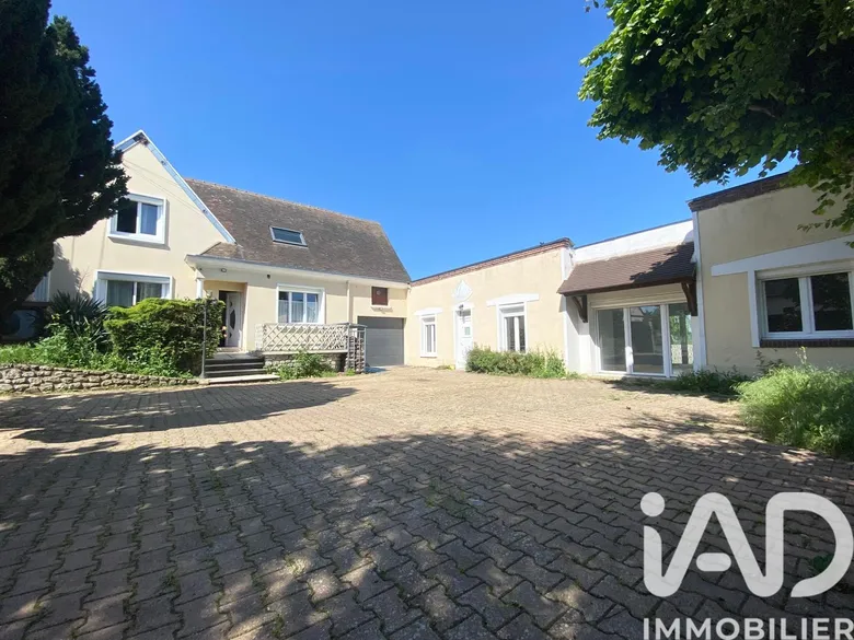 Maison 10 pièces 141 m² · à Tremblay-les-Villages · 141 m² · 465 000 €