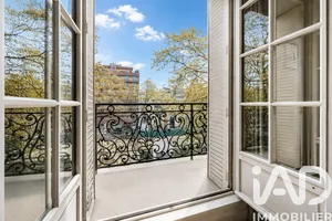 Apartment in Paris (75017)