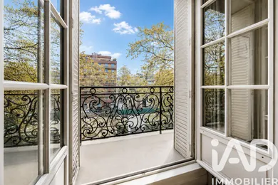 Apartment in Paris (75017)