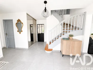 Architectural house in D'Huison-Longueville (91590)