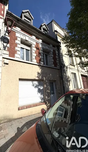Building in Doullens (80600)
