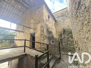 Maison de village à Saint-Marcel-de-Careiret (30330)
