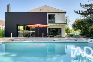 Architectural house in Orgeval (78630)