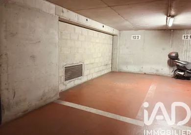 Parking in Paris (75016)
