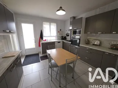 Townhouse in Luzy (58170)
