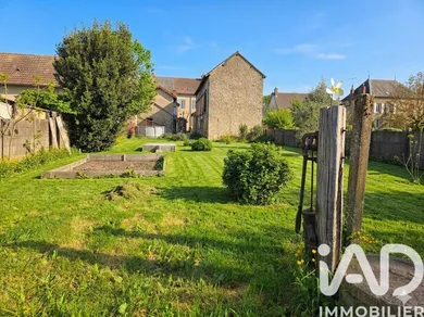 Townhouse in Luzy (58170)