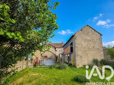 Townhouse in Luzy (58170)