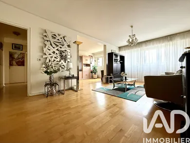 Apartment in Courbevoie (92400)