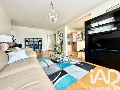 Apartment in Courbevoie (92400)