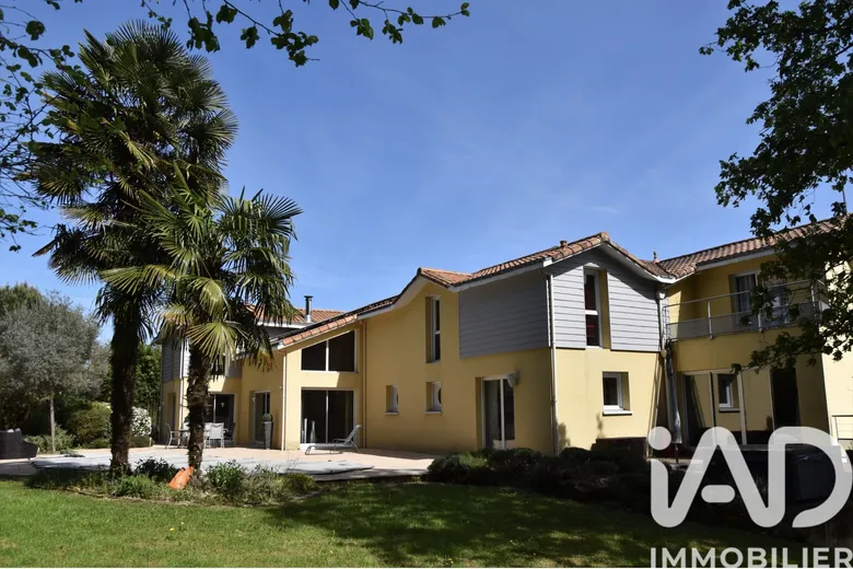 Maison 10 pièces 330 m² · à Gorges · 330 m² · 750 000 €