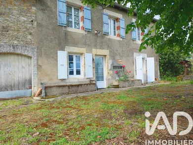House in Terres-de-Haute-Charente (16270)
