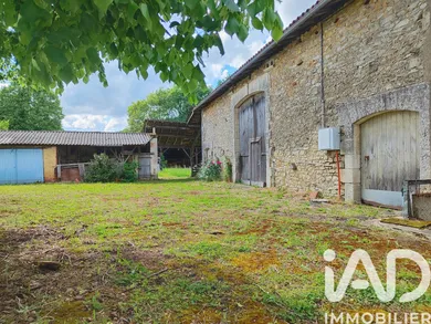 House in Terres-de-Haute-Charente (16270)