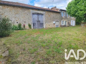 House in Terres-de-Haute-Charente (16270)