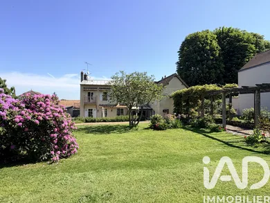 Mansion in Montfort-l'Amaury (78490)