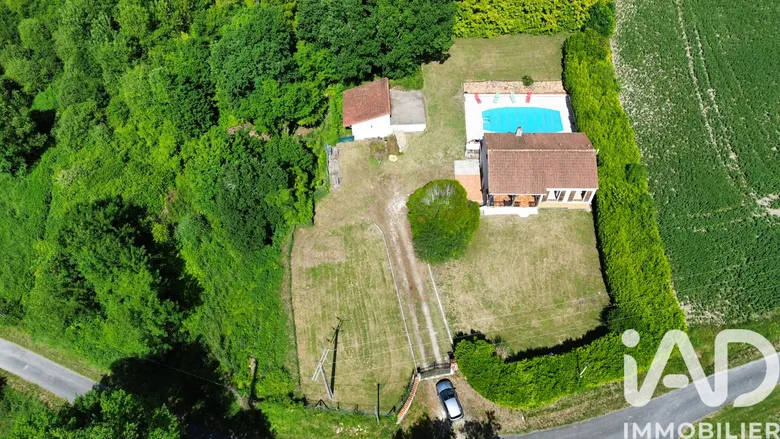 Maison 8 pièces 170 m² · à Saint-Quentin-de-Chalais · 170 m² · 250 000 €