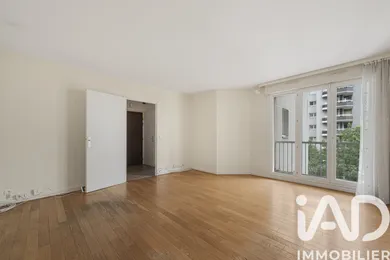 Apartment in Courbevoie (92400)