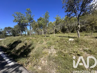 Terrain à Claviers (83830)