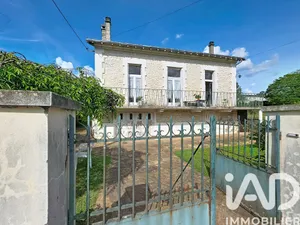 Maison à Javerlhac-et-la-Chapelle-Saint-Robert (24300)