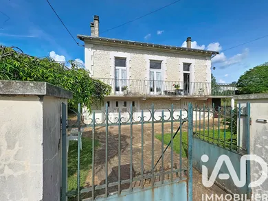 Maison à Javerlhac-et-la-Chapelle-Saint-Robert (24300)