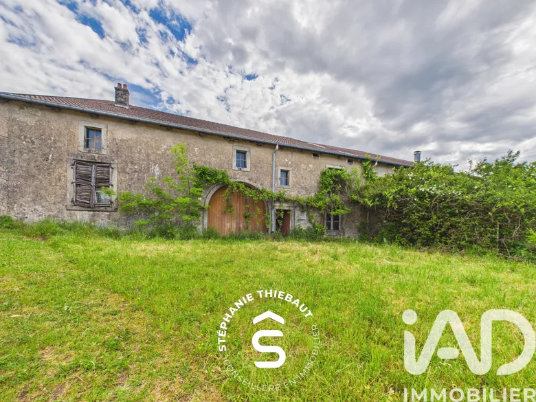 Maison 10 pièces 360 m² · à Gorhey · 360 m² · 140 000 €