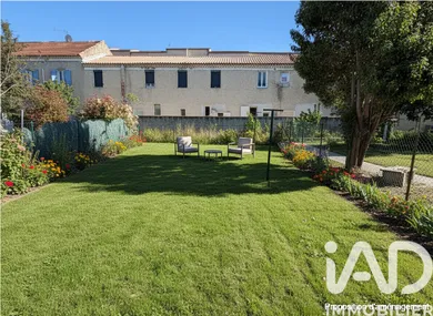 Townhouse in Carpentras (84200)