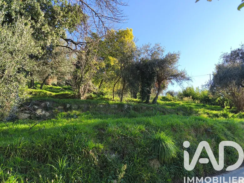 Terrain à bâtir à Coaraze (06390) · 159 000 €