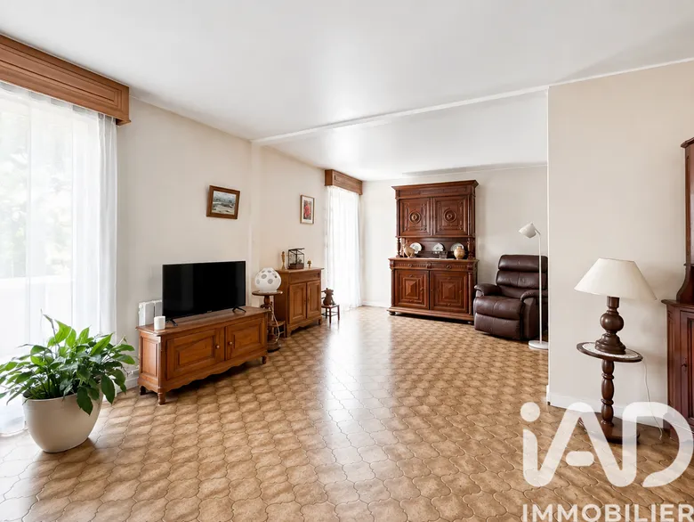 Appartement 4 pièces 83 m² · à Creil · 82,7 m² · 98 000 €