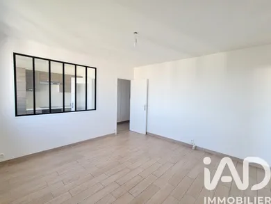 Apartment in Courbevoie (92400)