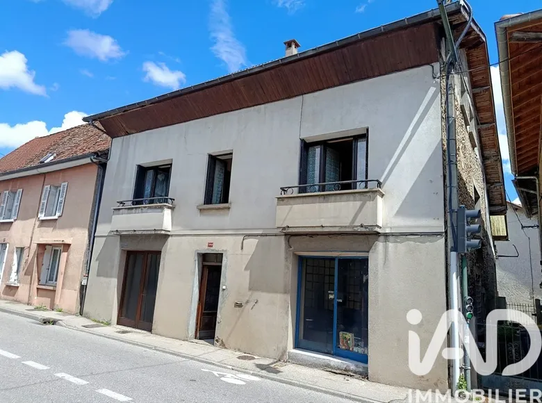 Maison 8 pièces 216 m² · à Chirens · 216 m² · 210 000 €