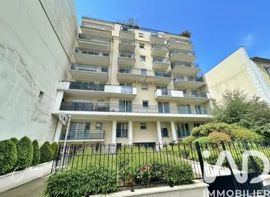 Apartment in Courbevoie (92400)