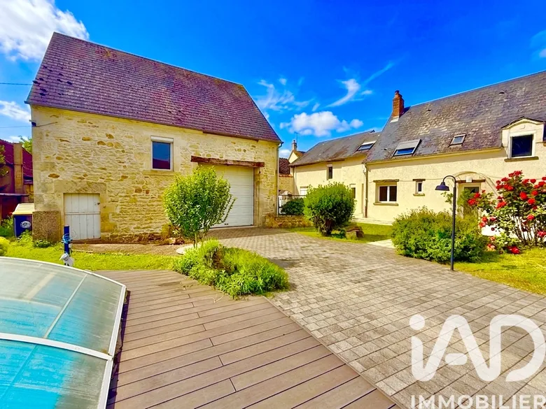 Maison 8 pièces 155 m² · à Couargues · 155 m² · 215 000 €
