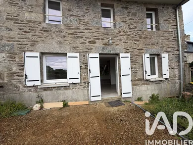 Townhouse in Belle-Isle-en-Terre (22810)