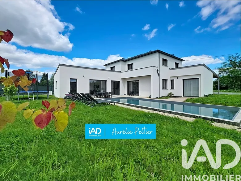 Maison 7 pièces 205 m² · à Bourgbarré · 205 m² · 599 500 €