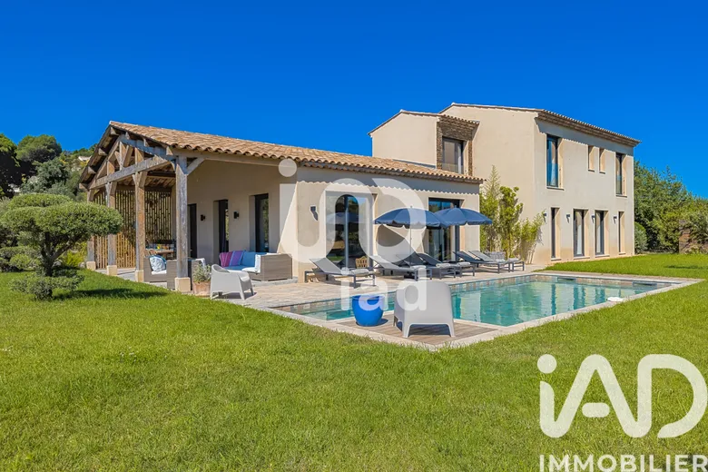 Maison 6 pièces 220 m²