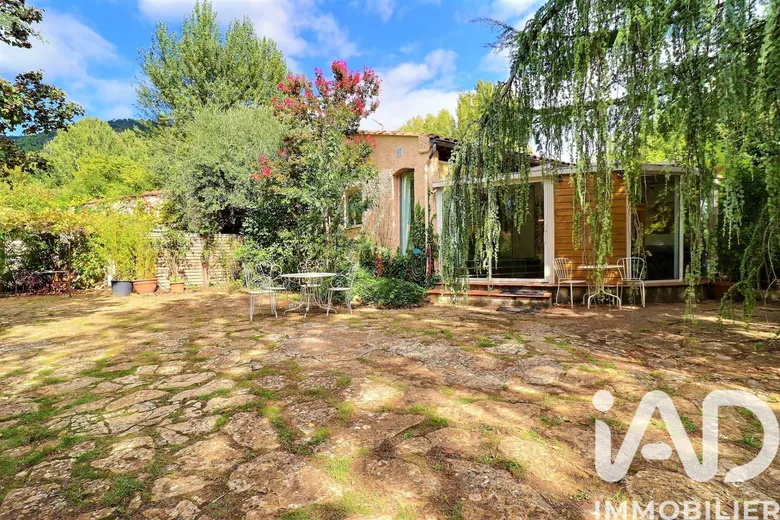 Maison 5 pièces 174 m² · à Signes · 174 m² · 690 000 €