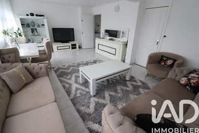 Apartment in Avon (77210)