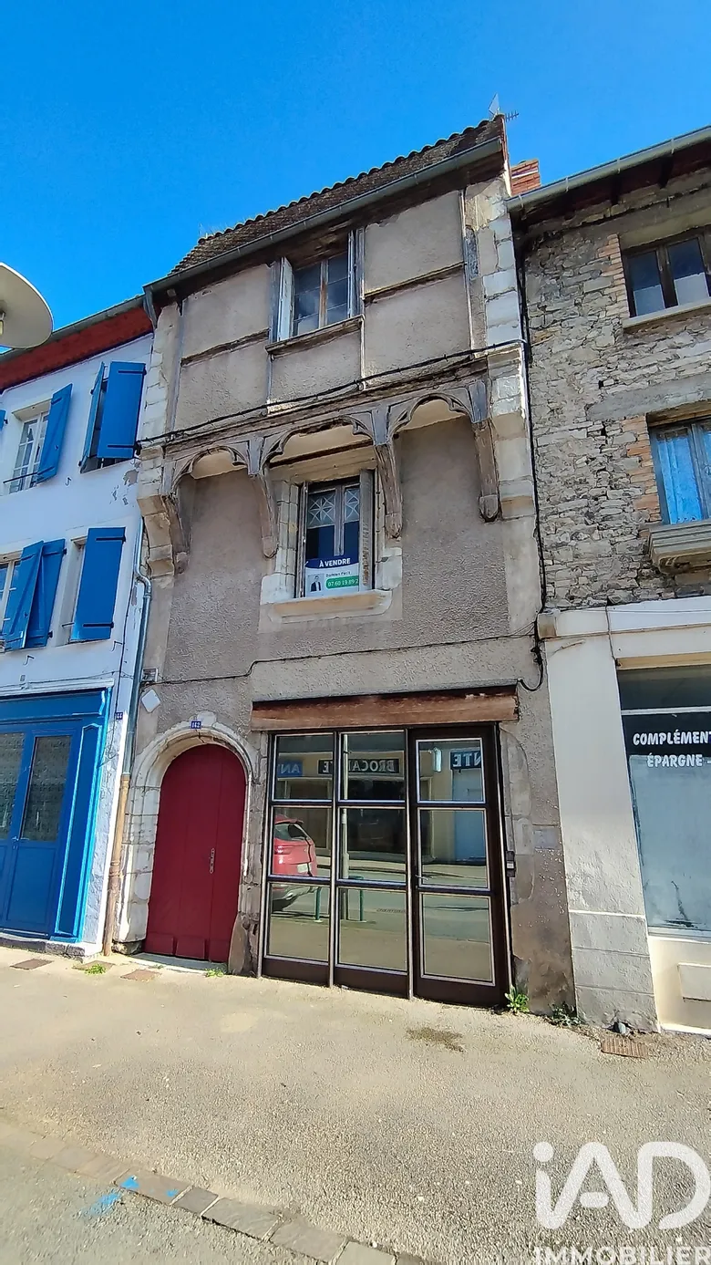 Maison 9 pièces 136 m² · à Pessat-Villeneuve · 136 m² · 59 000 €