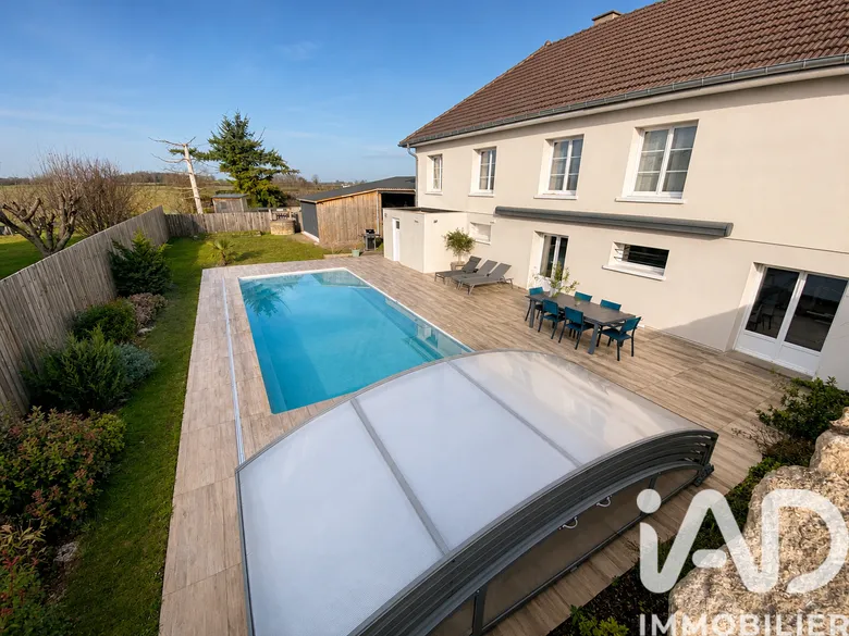 Maison 10 pièces 260 m² · à Saint-Ambreuil · 260 m² · 439 000 €