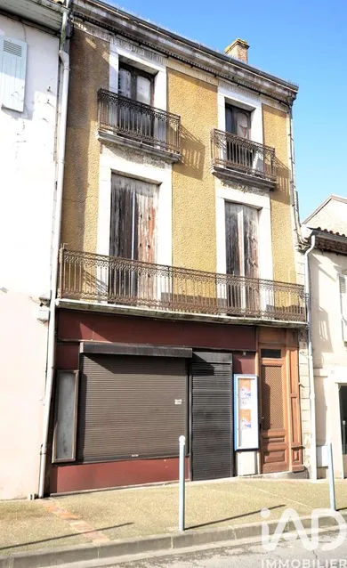 Building in Riscle (32400)