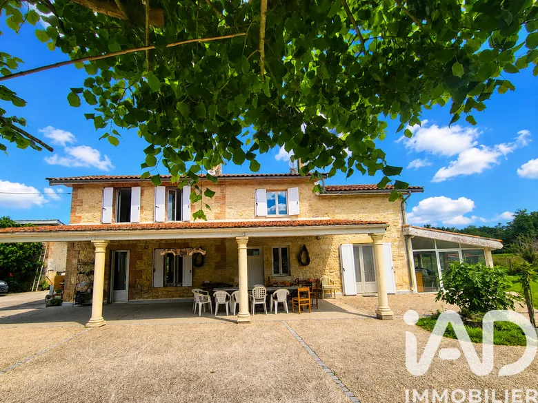 Maison 7 pièces 178 m² · à Étauliers · 178 m² · 268 000 €