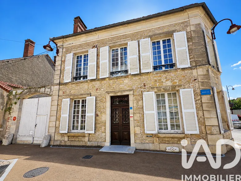 Maison 9 pièces 233 m² · à Entrains-sur-Nohain · 233 m² · 199 000 €