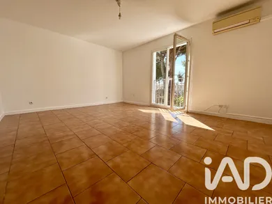 Apartment in La Londe-les-Maures (83250)