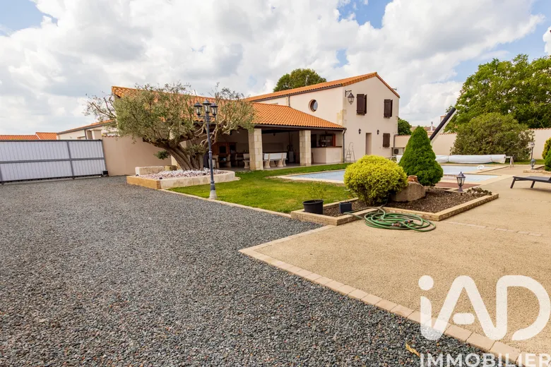Maison 4 pièces 192 m² · à Saint-Jean-de-Liversay · 192 m² · 405 000 €