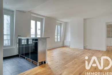 Apartment in Paris (75008)