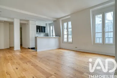 Apartment in Paris (75008)