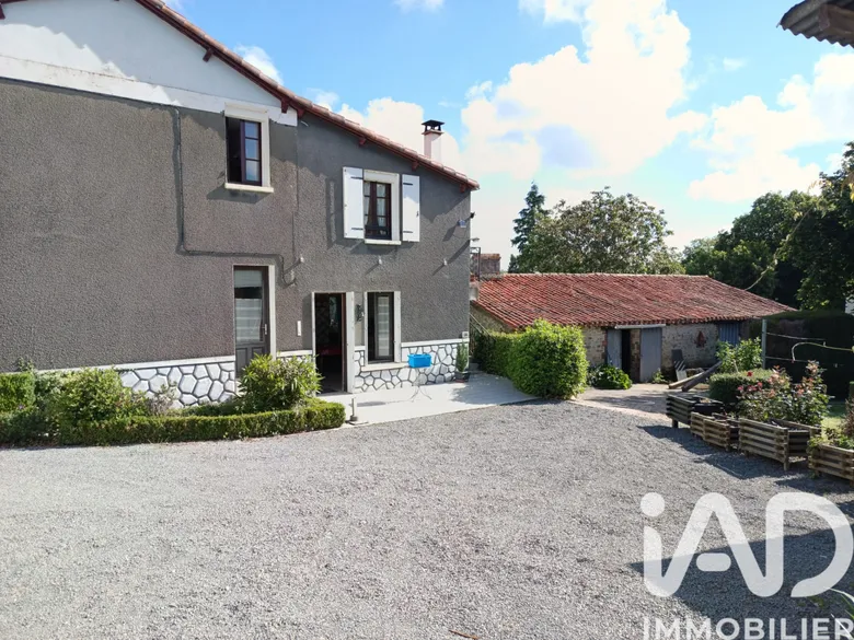 Maison 8 pièces 196 m² · à Mouilleron-Saint-Germain · 196 m² · 179 000 €