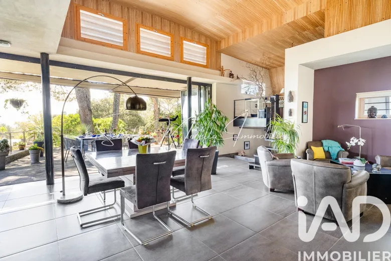 Maison 7 pièces 225 m² · à Nîmes · 225 m² · 1 150 000 €