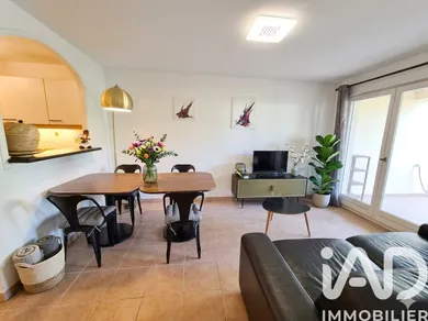 Apartment in Hyères (83400)