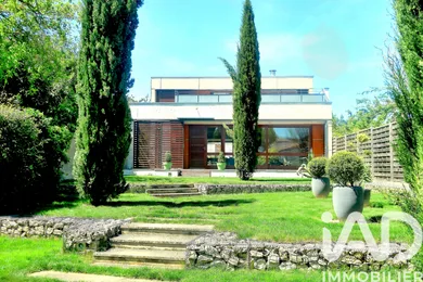Architectural house in Poitiers (86000)