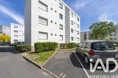 Apartment in Chevilly-Larue (94550)
